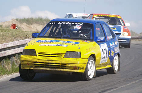 Peter Lindgaard Nielsen ligger fornuftigt i DM-feltet for tunede 2-liters racere til trods for en standardmotor i sin Opel Kadett GSi.